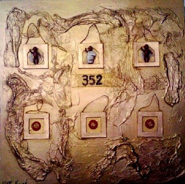 352